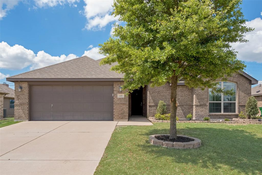 137 Sierra Drive, Waxahachie