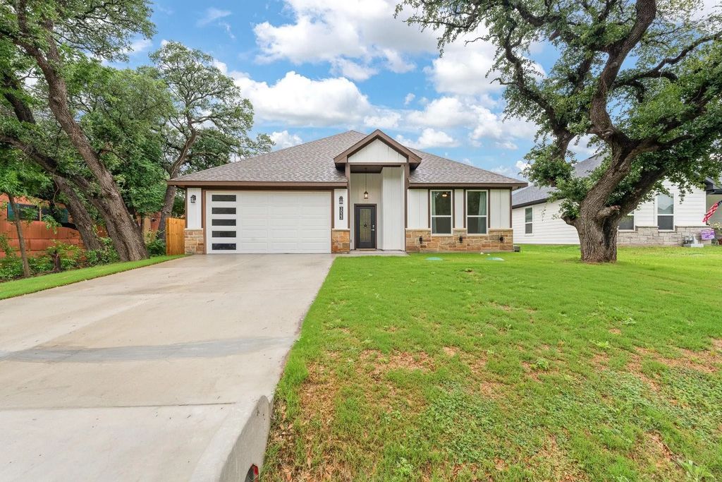 3023 Steepleridge Circle, Granbury