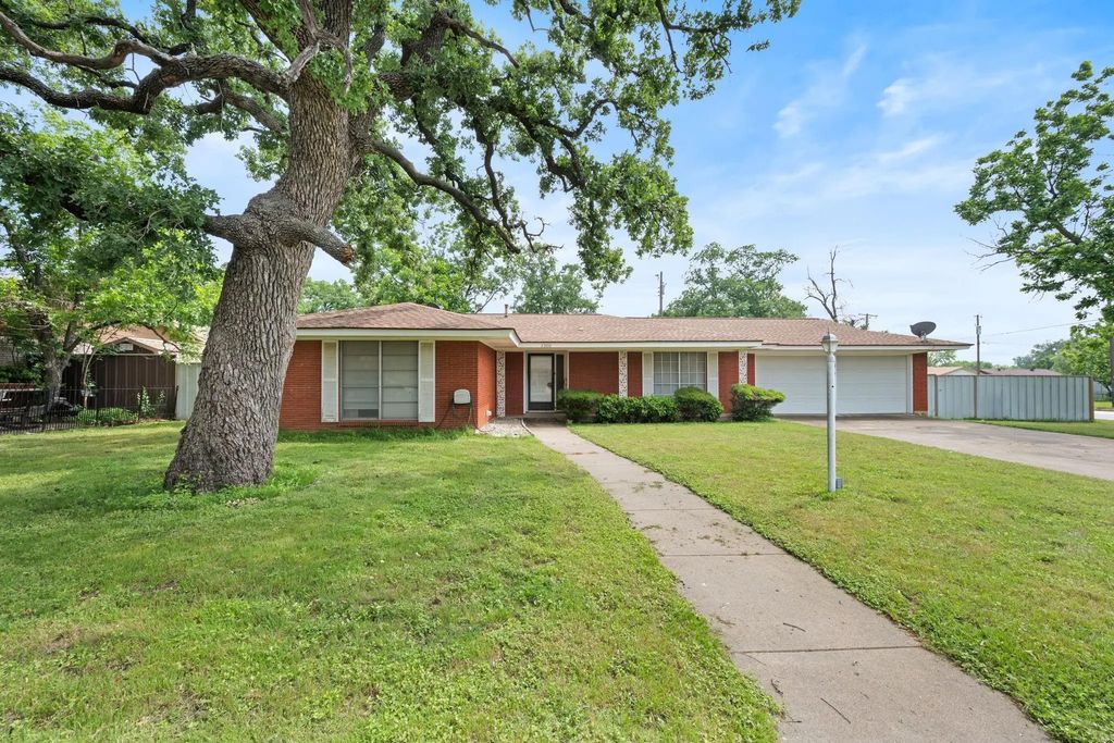 2300 Se 9th Street, Mineral Wells