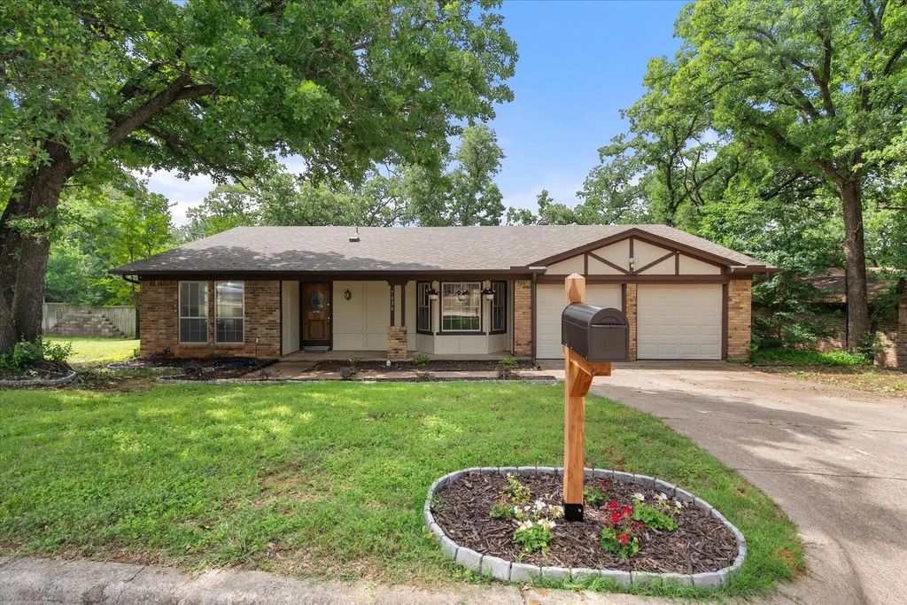 7636 Blue Carriage Lane, Fort Worth