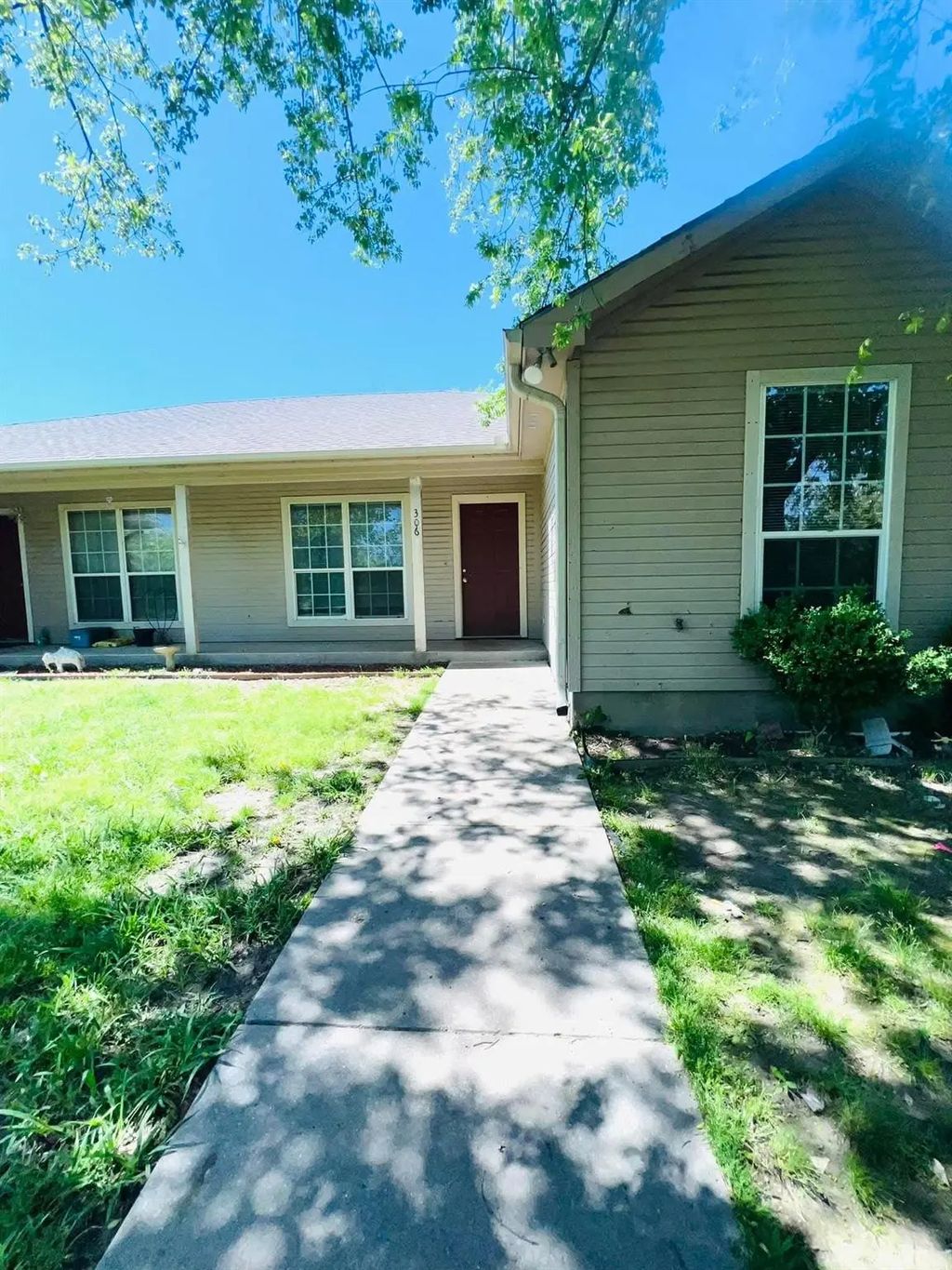 306 Mill Street, Lone Oak