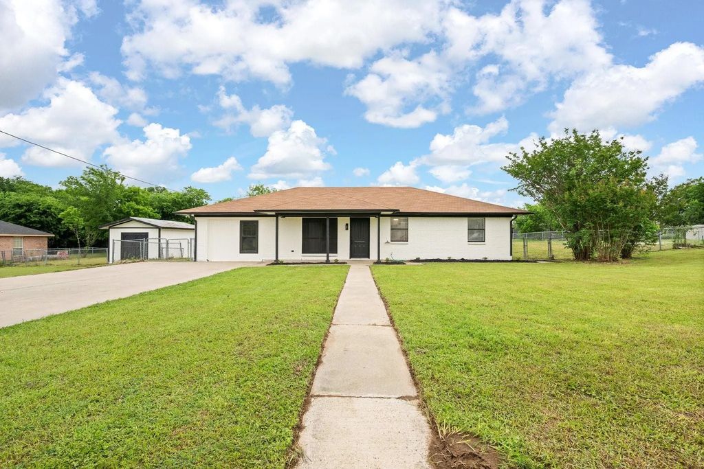 221 Lipscomb Street, Cleburne
