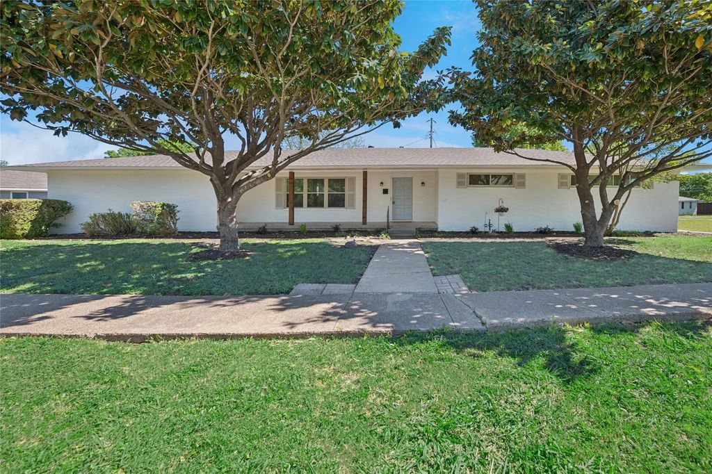 202 Joe White Street, Rockwall