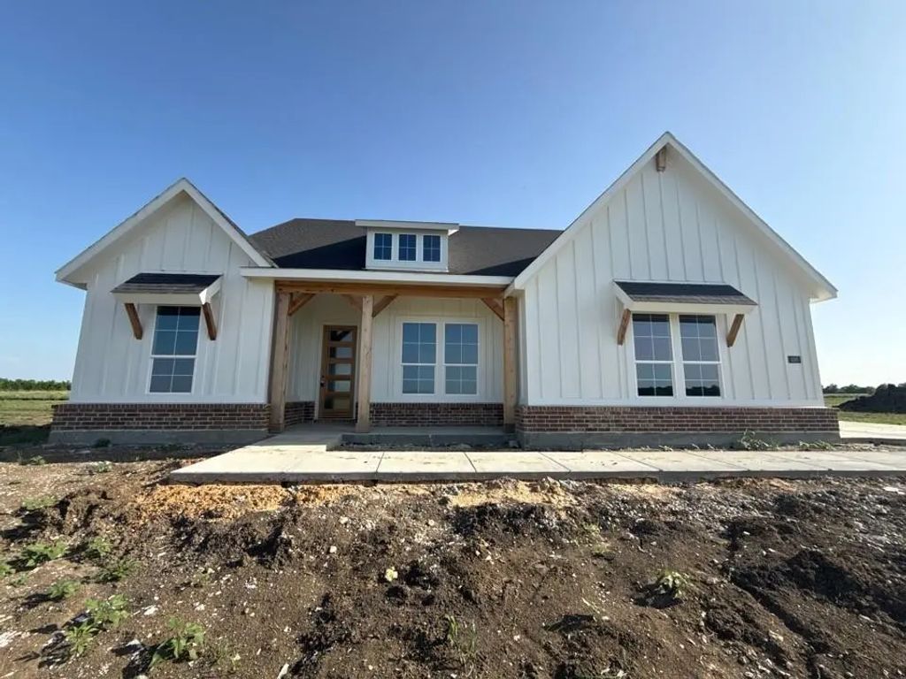 690 County Road 200, Valley View