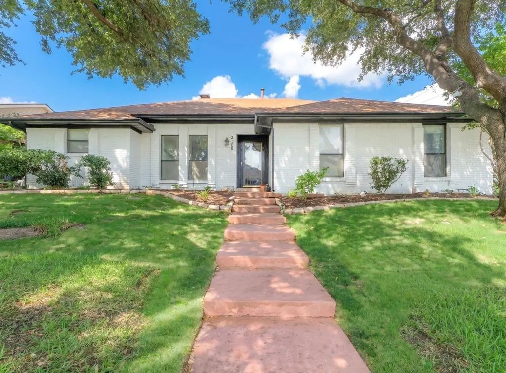 2109 Marin, Carrollton
