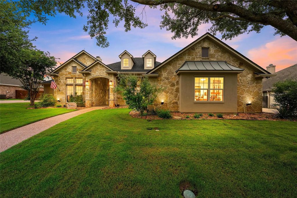 108 Painted Horse Trail, Waco