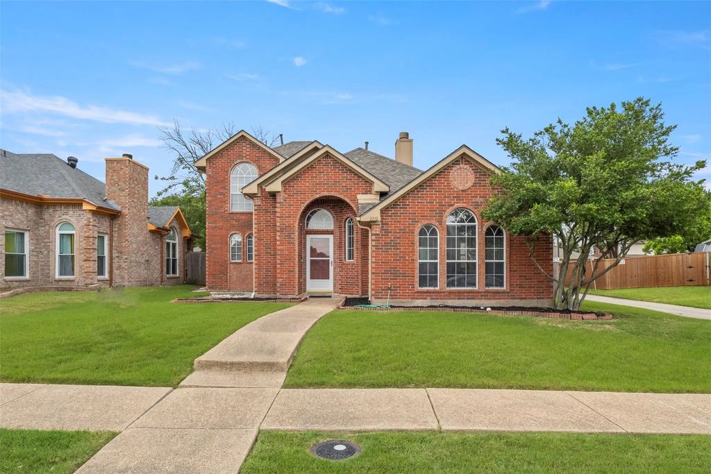 2216 Walden Place, Mesquite