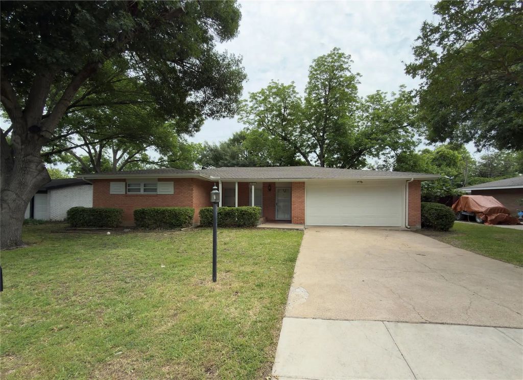 2008 Bradford Drive, Arlington