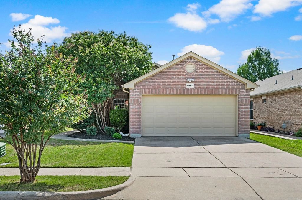 6440 Geneva Lane, Fort Worth
