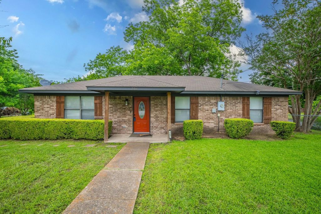 704 N Josephine Street, Royse City