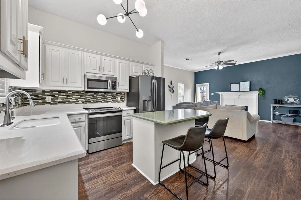 2506 Peargrove Circle, Arlington