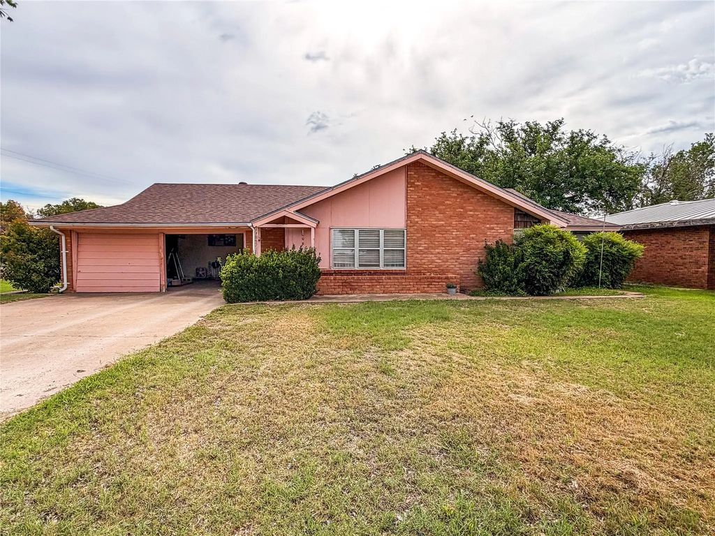 1706 N Avenue H, Haskell