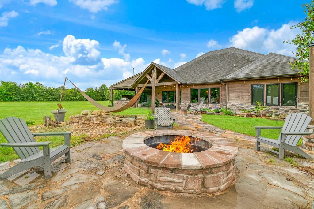 3929 County Road 42350, Reno