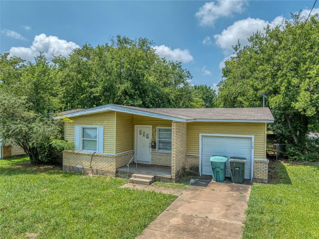 2120 N Hickory Street, Sherman