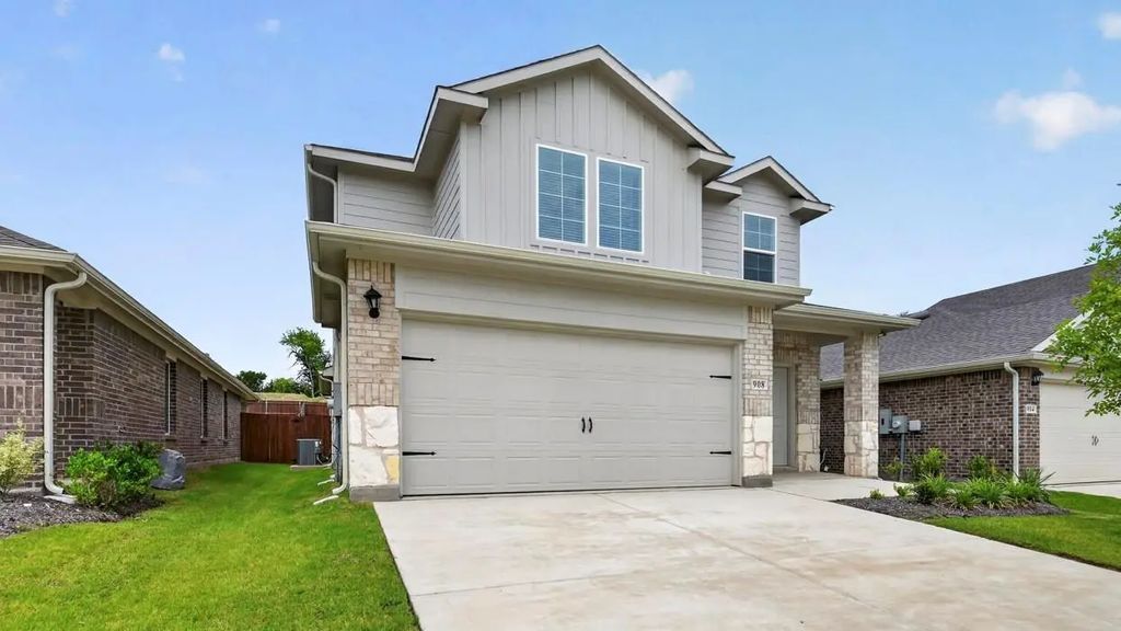 908 Jefferson Way, Sherman