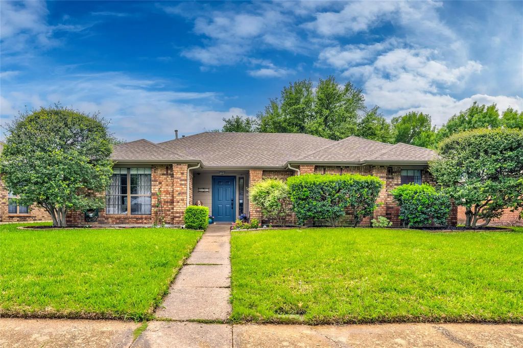 2002 Lansdown Drive, Carrollton