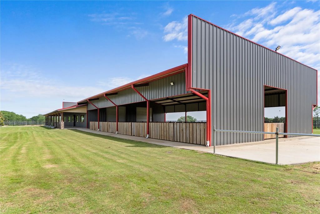 163 County Road 3106, Campbell