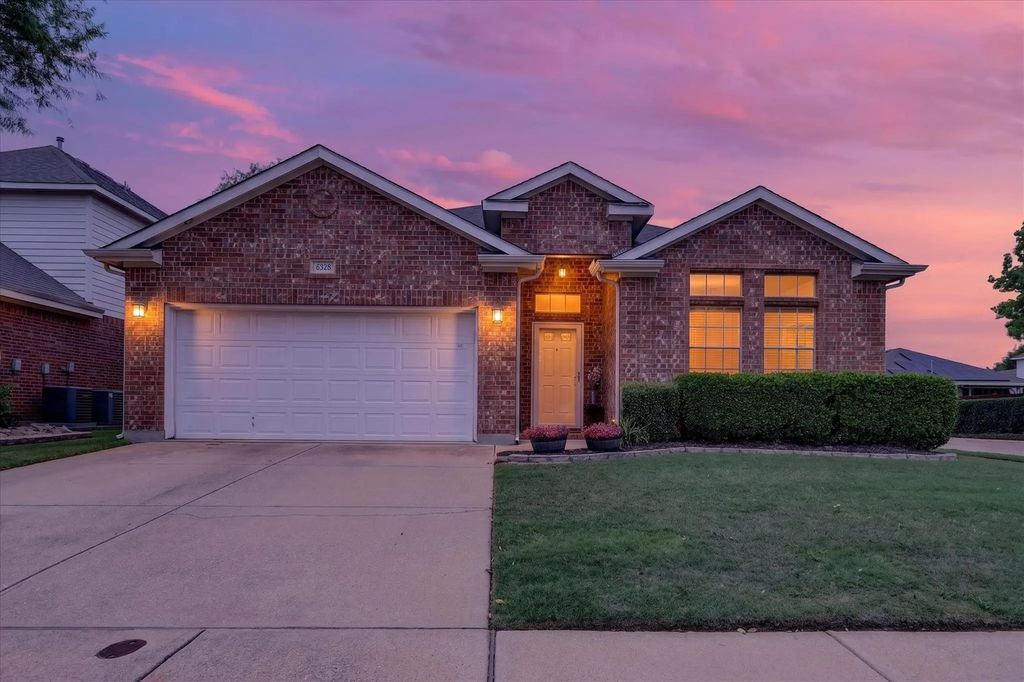 6328 Redeagle Creek Drive, Fort Worth