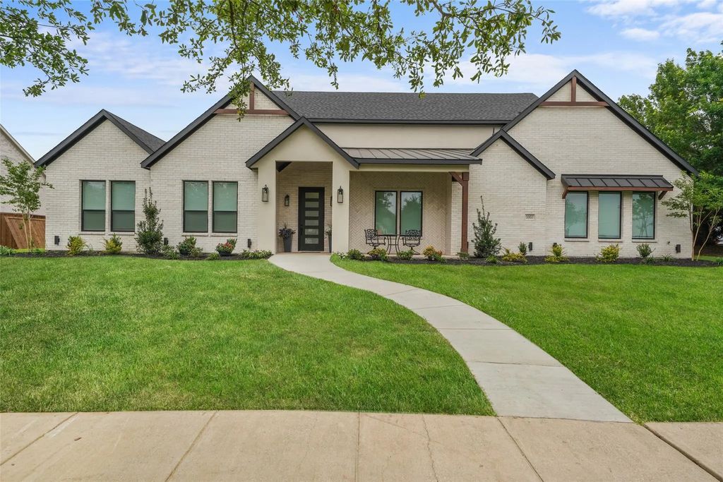 1002 Devonshire Drive N, Forney