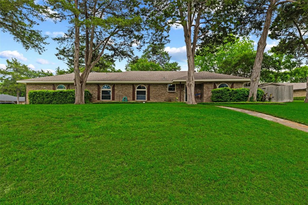 414 Ridgewood Drive, DeSoto