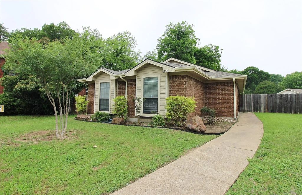 1103 Hemlock Court, DeSoto