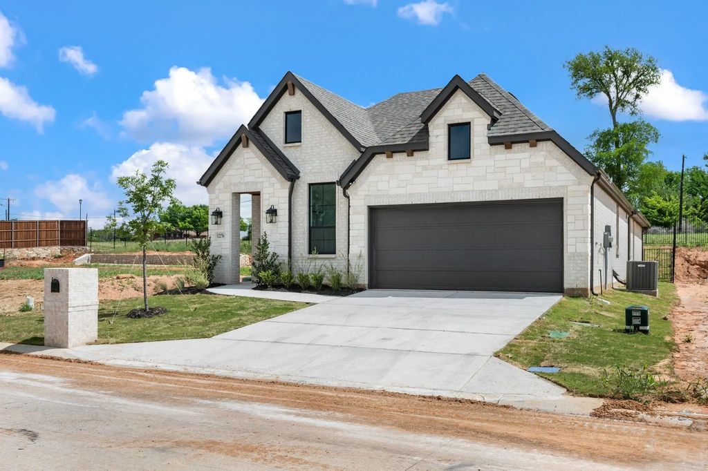 12276 Ross Calhoun Drive, Fort Worth