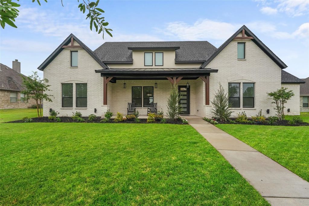 1018 Devonshire Drive N, Forney