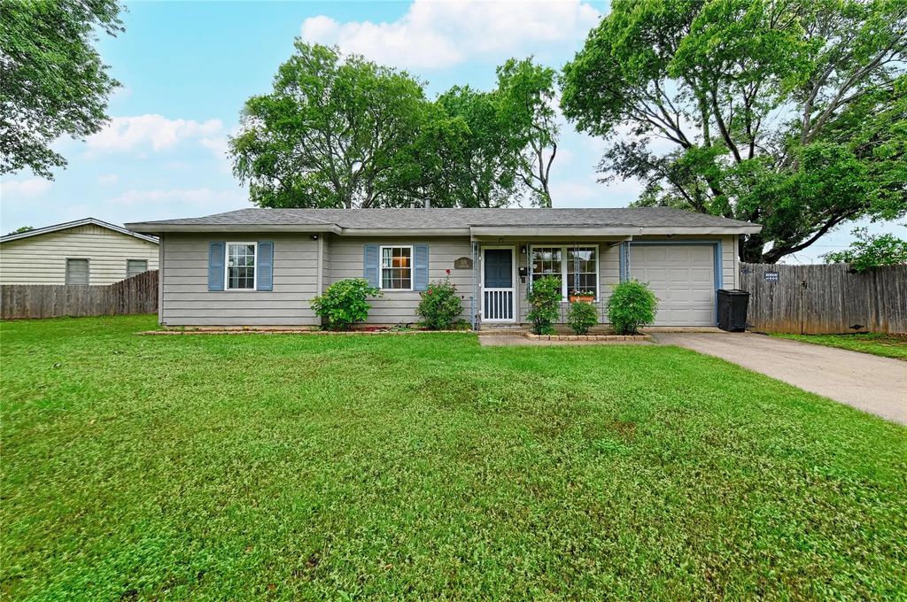 531 Himes Drive, Euless