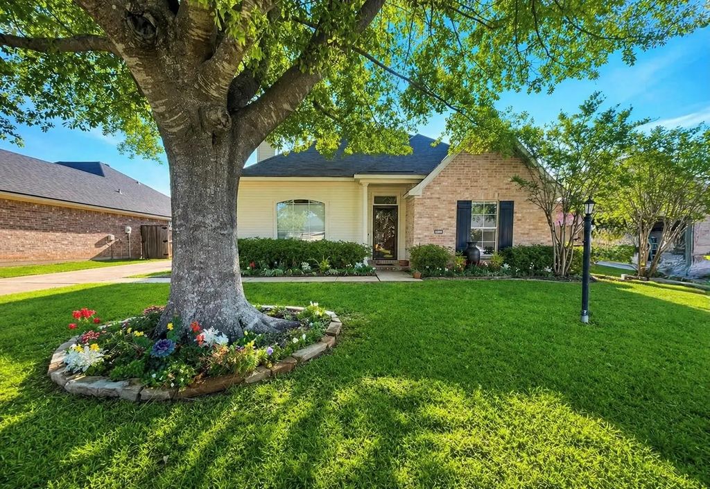 9123 Redwing Court, Shreveport