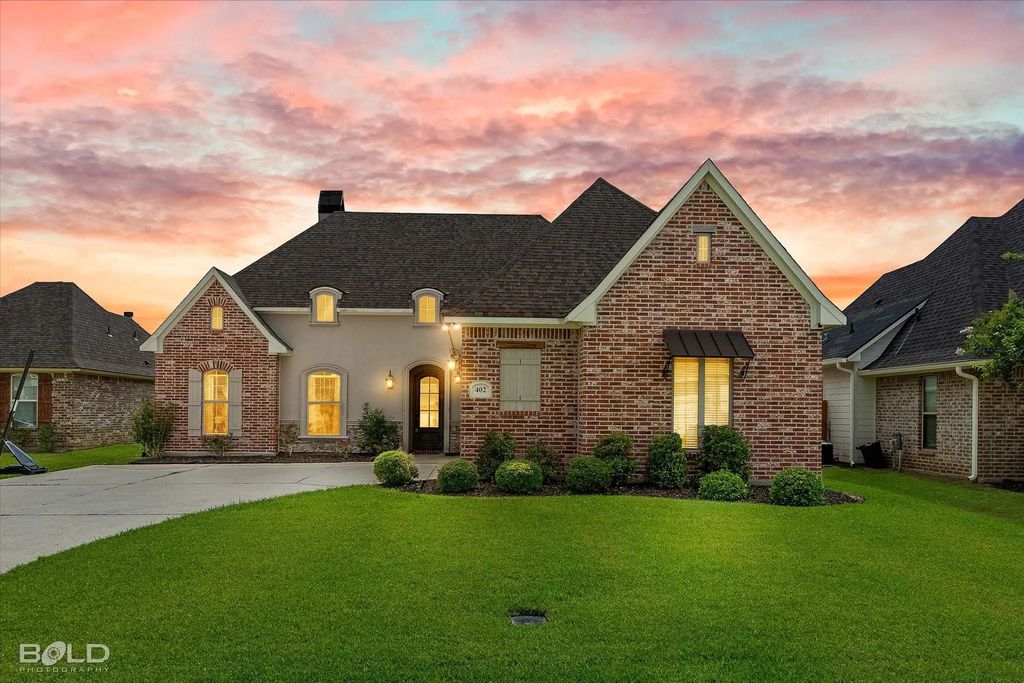 402 Halifax Circle, Benton