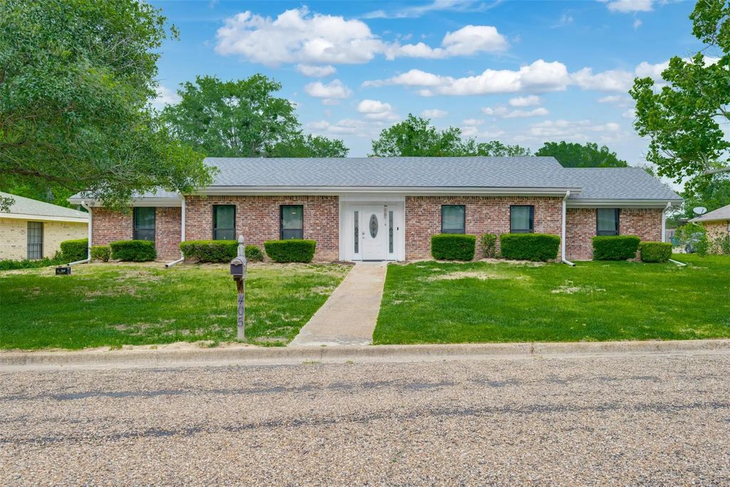 405 Brookwood Drive, Mount Pleasant