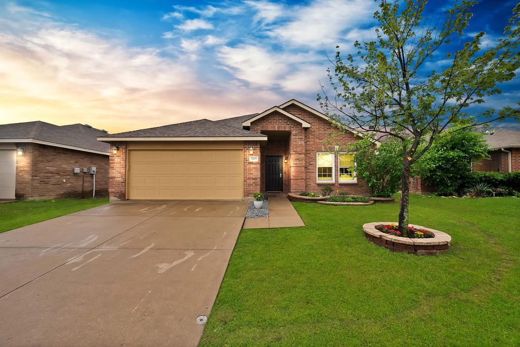 5705 Talons Crest Circle, Fort Worth