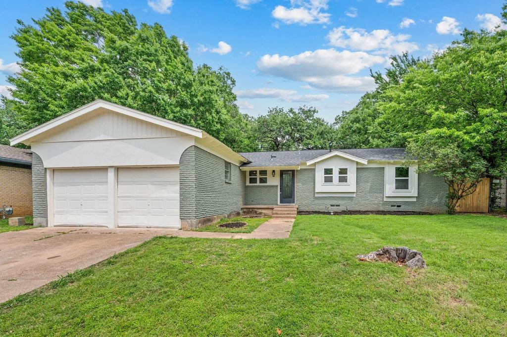 1307 Ravenwood Drive, Arlington