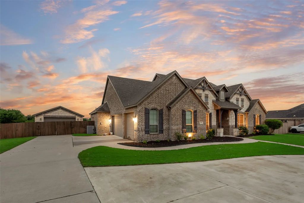 451 Holmes Avenue, Waxahachie