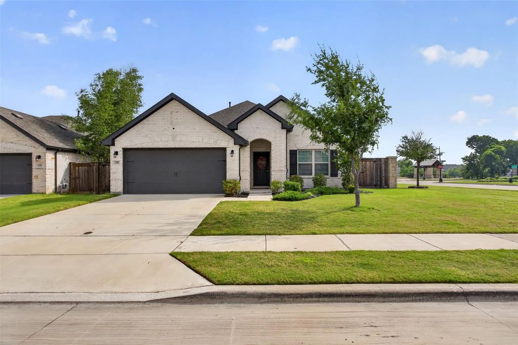 1290 Binfield Drive, Forney