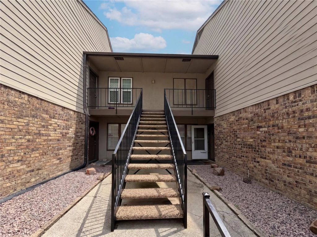5300 Keller Springs Road 2075, Dallas