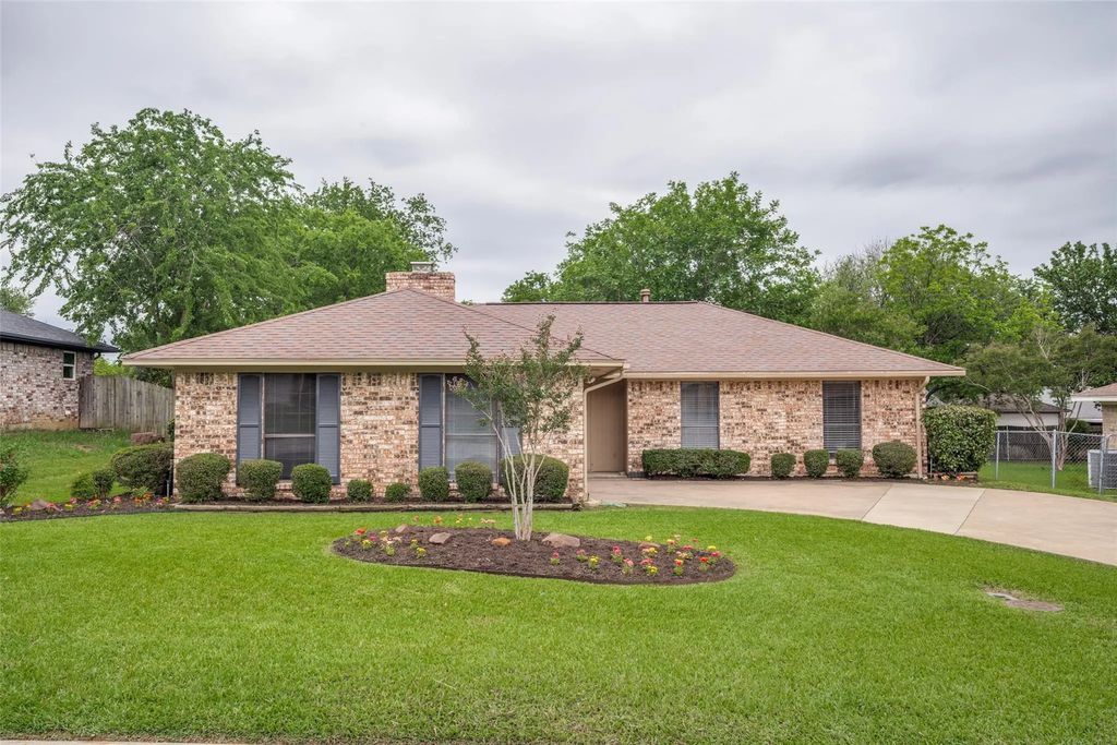 2508 Chaparral Court, Denton