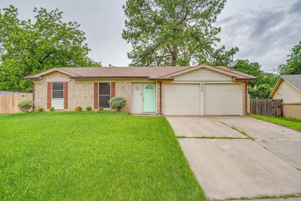 908 Skylark, Mansfield