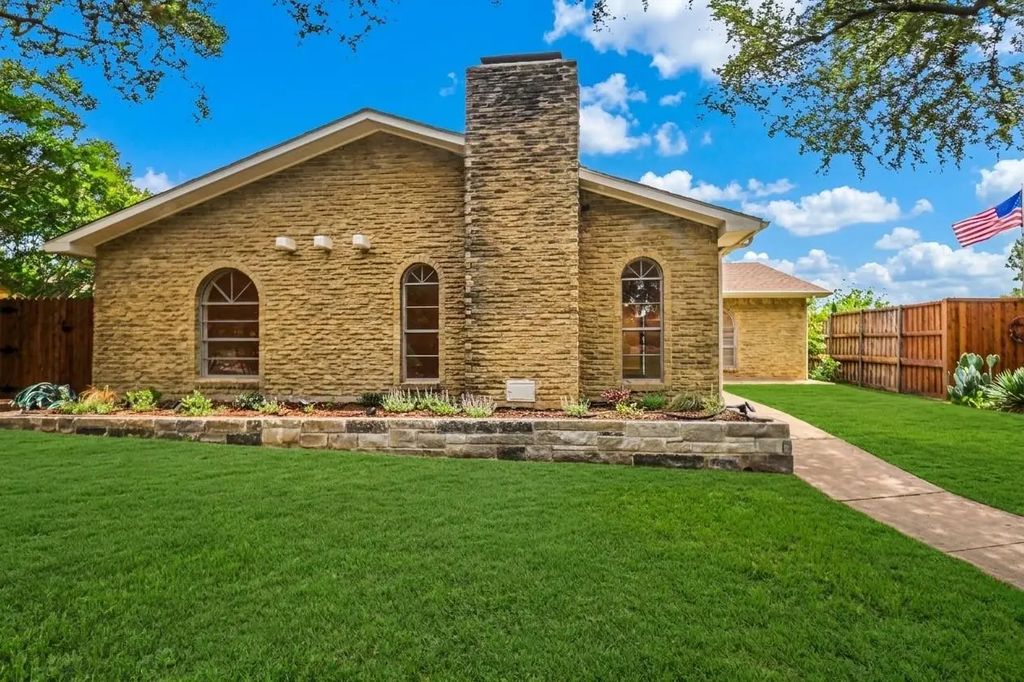 2905 Arcadia Lane, Carrollton