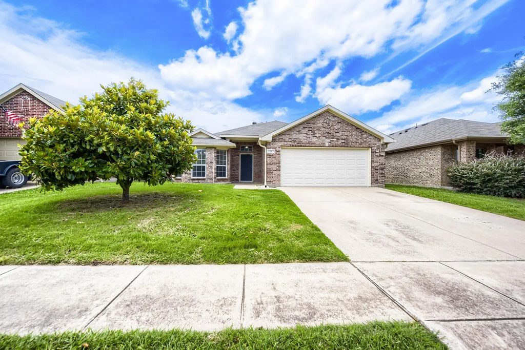 128 Tall Meadow Street, Azle