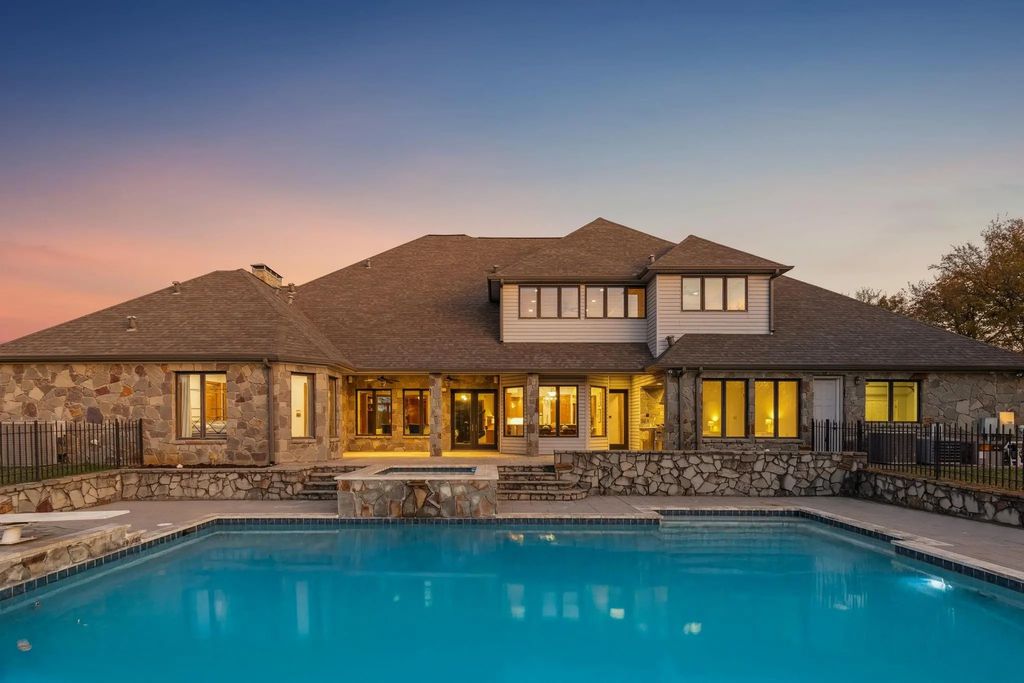 362 Woodland Hills Drive, Sherman