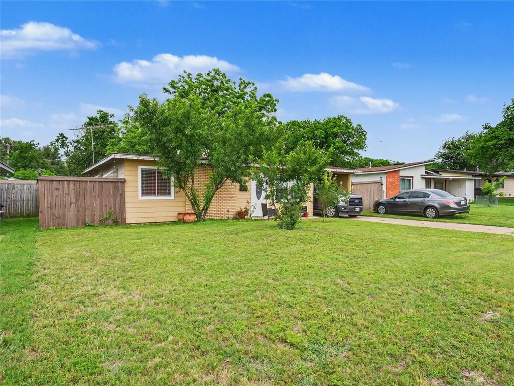 1217 California Parkway S, Fort Worth