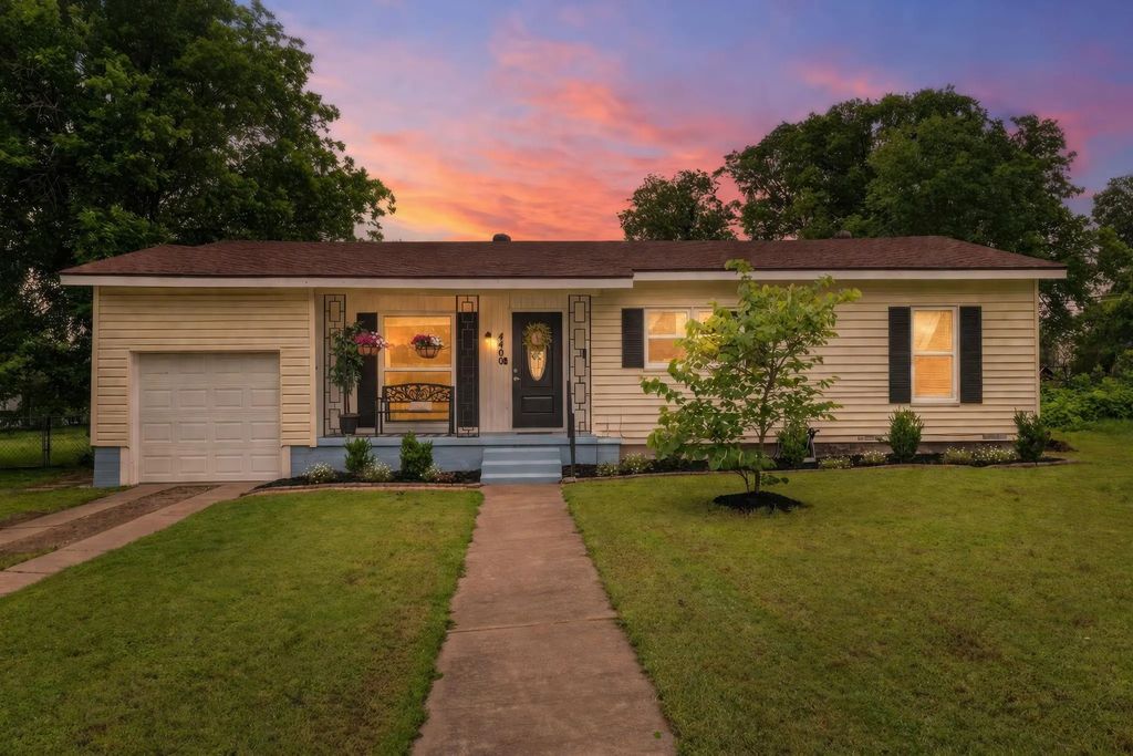 4400 Athens Avenue, Waco