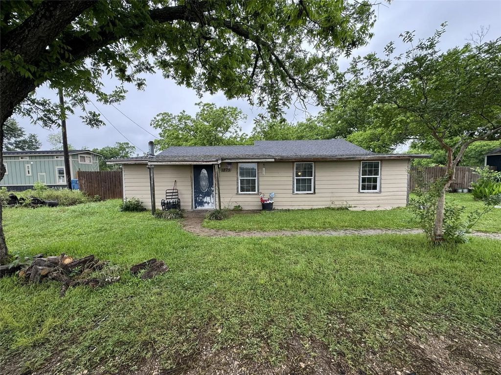 1875 County Road 3155, Dawson