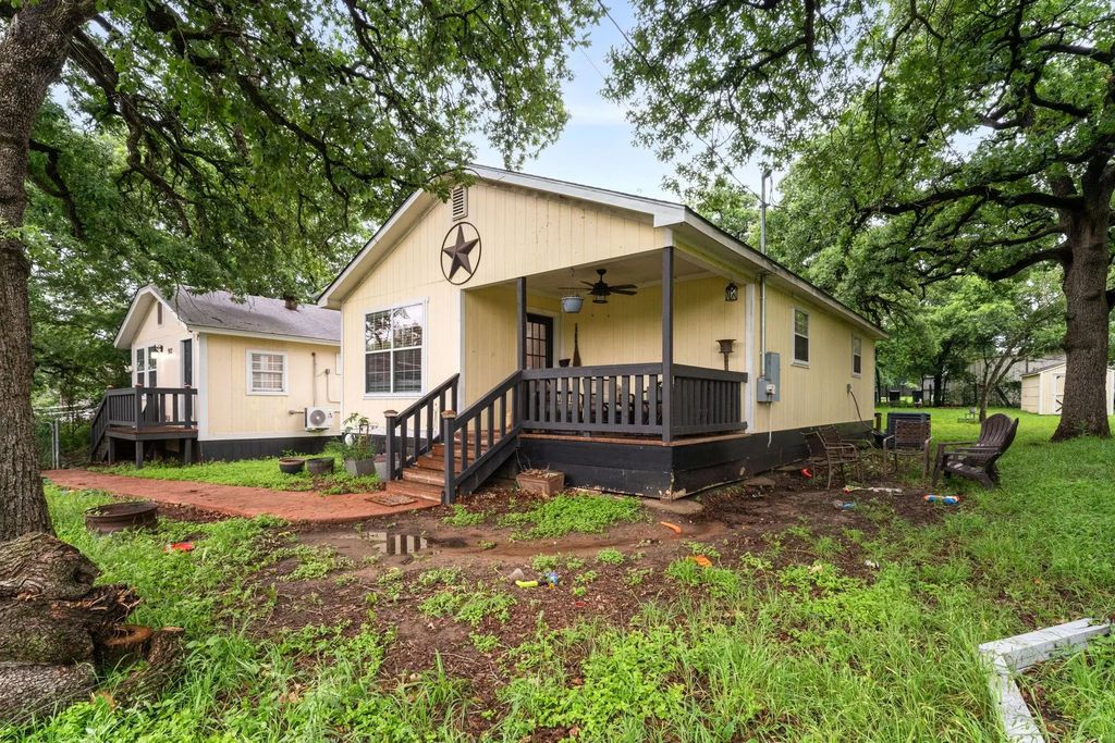 902 Travis Avenue, Alvarado
