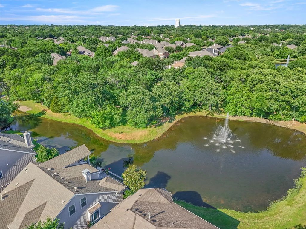 2302 Grizzly Run Lane, Euless