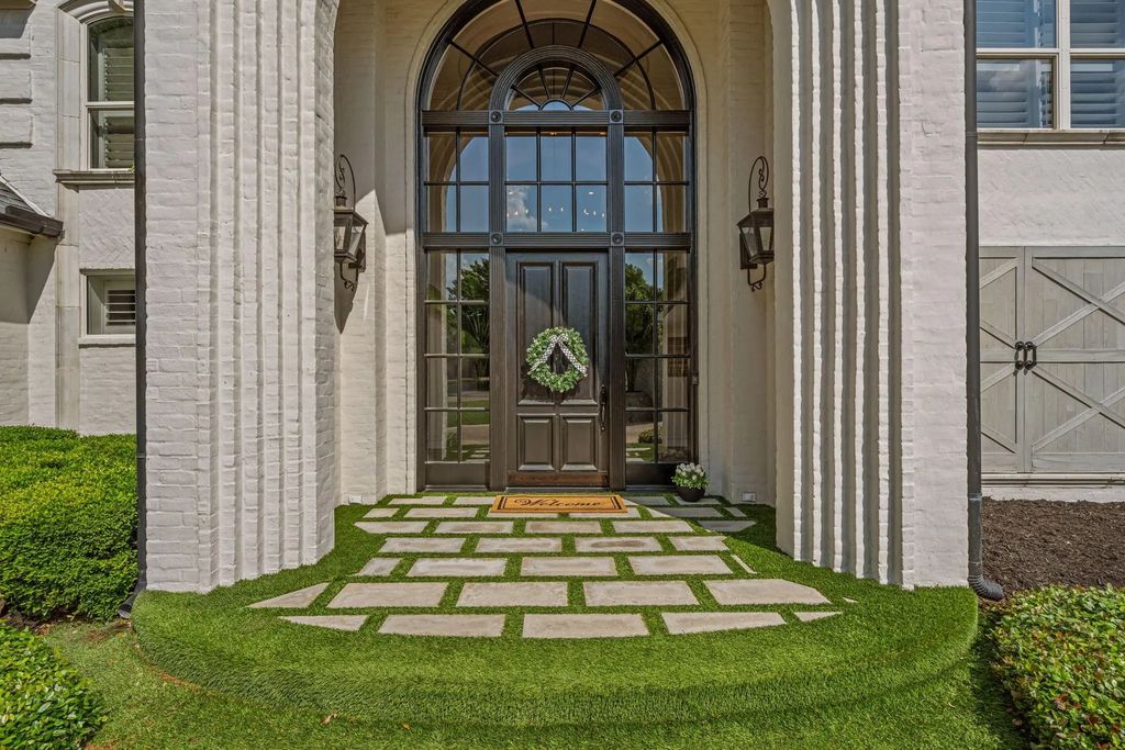 6345 Meadows West Drive, Fort Worth