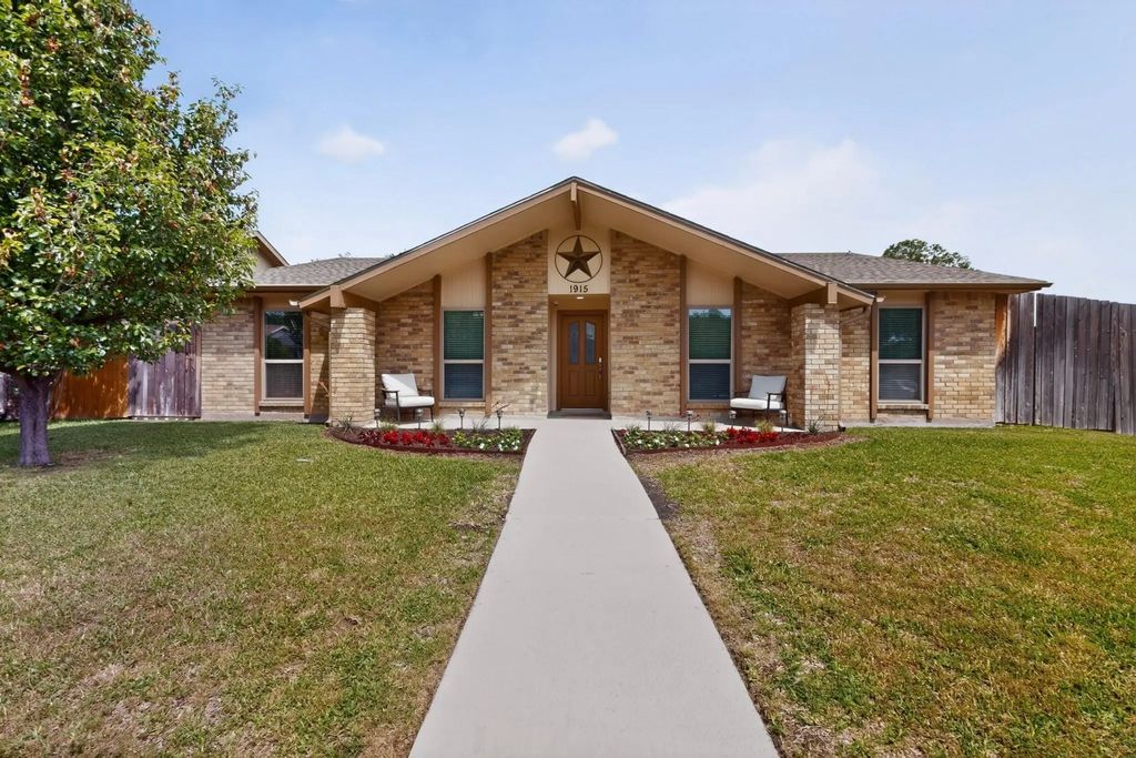 1915 Glenrose Lane, Carrollton