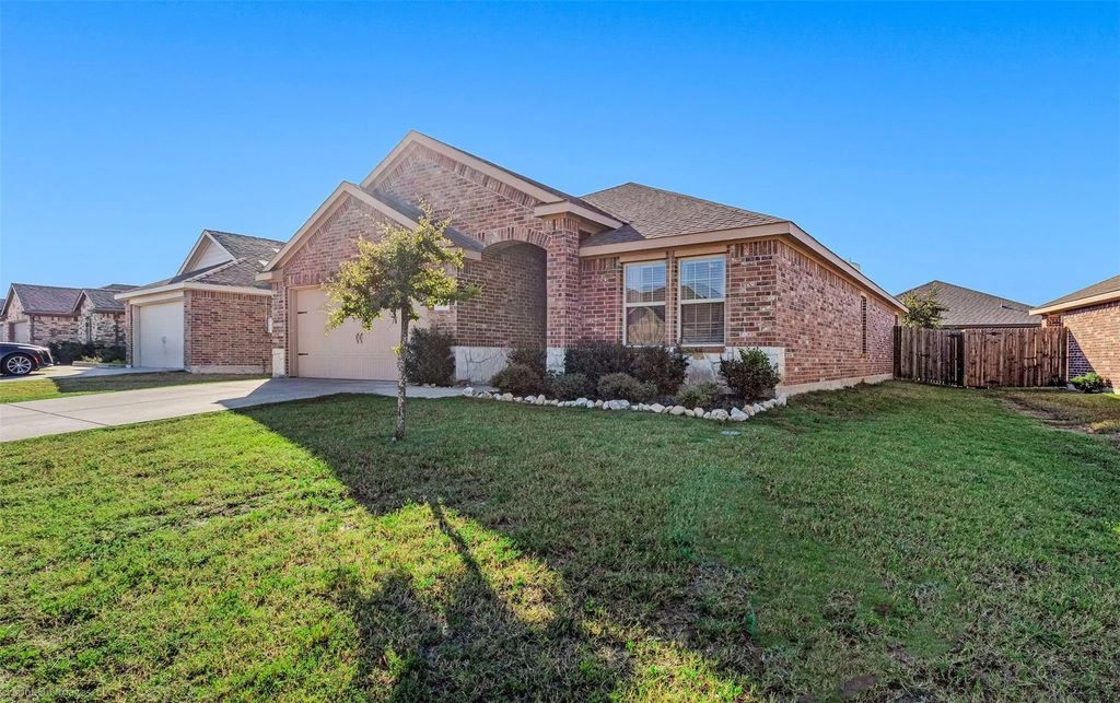 1901 Yale Street, Farmersville