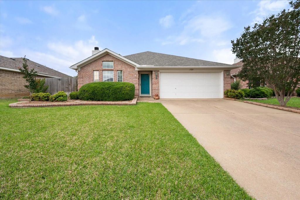 1723 Treasure Cay Drive, Mansfield